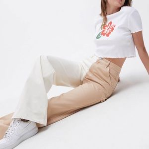 Pacsun tan/white size 26 ultra high rise cargo pants with a a flare🤍🤎